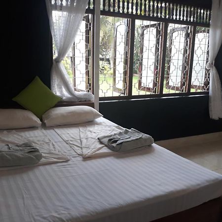 Coco Hostels - Уелигама Екстериор снимка