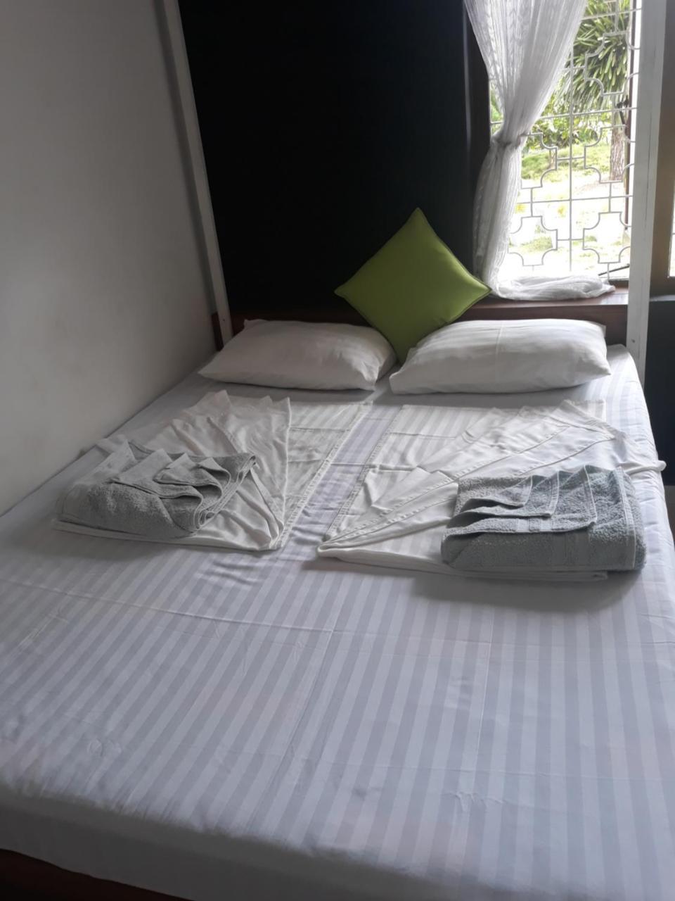Coco Hostels - Уелигама Екстериор снимка