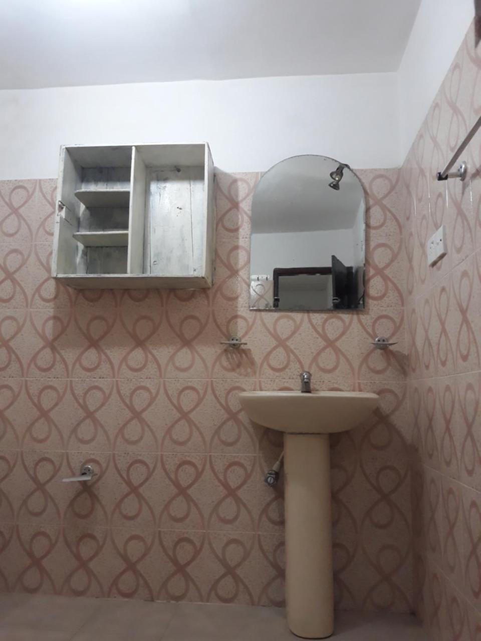 Coco Hostels - Уелигама Екстериор снимка