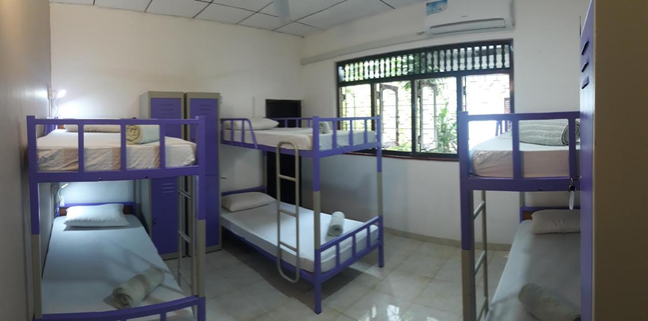 Coco Hostels - Уелигама Екстериор снимка