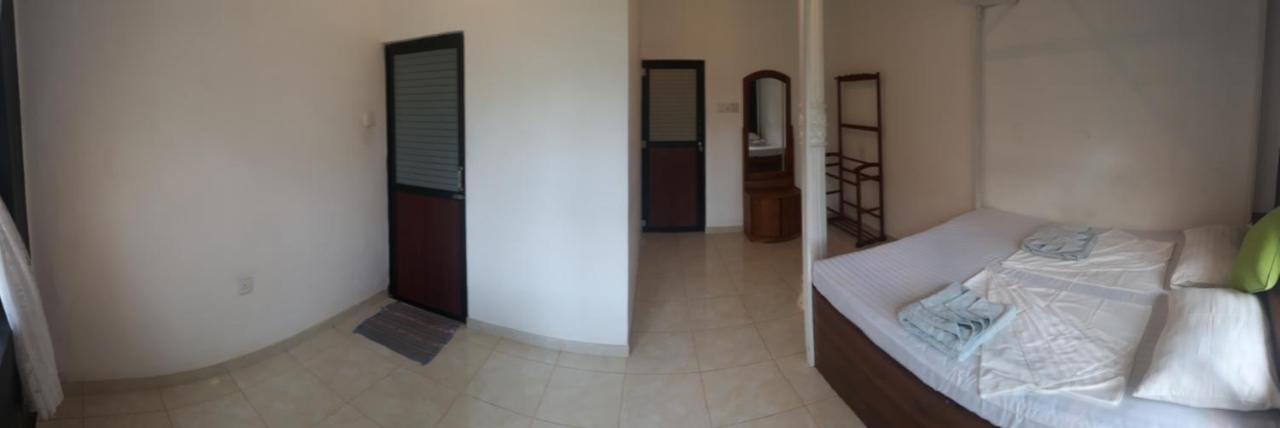 Coco Hostels - Уелигама Екстериор снимка