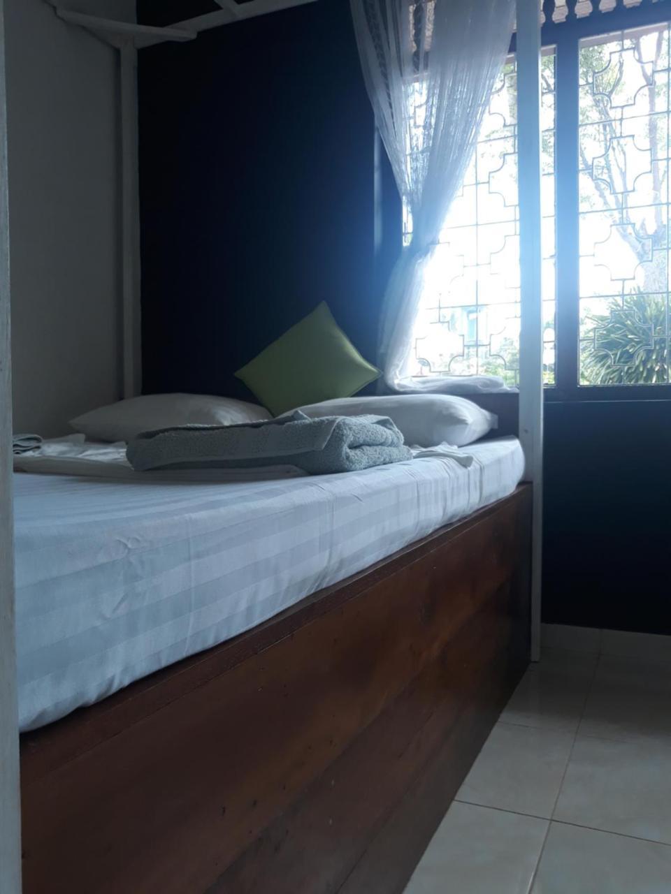 Coco Hostels - Уелигама Екстериор снимка