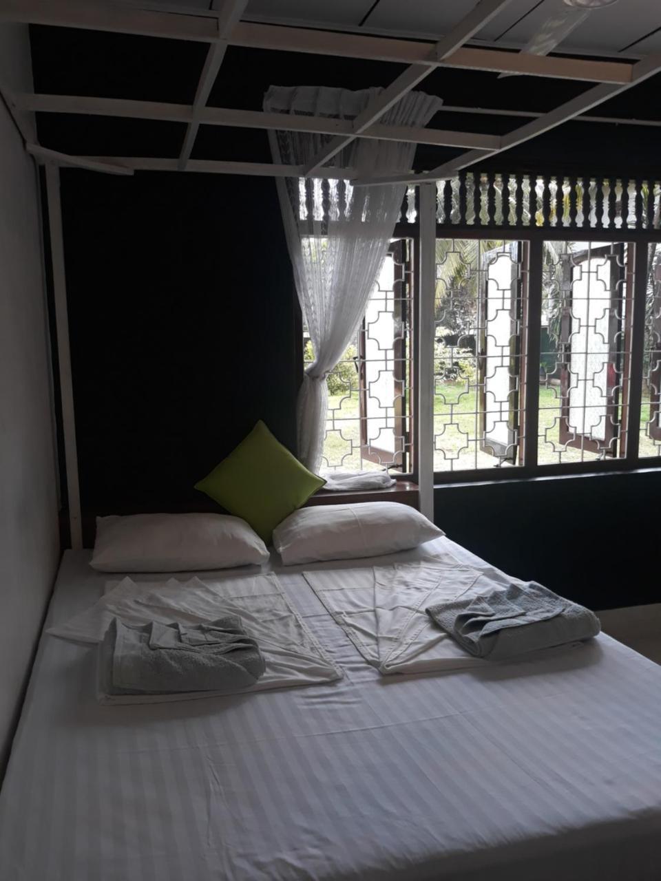 Coco Hostels - Уелигама Екстериор снимка